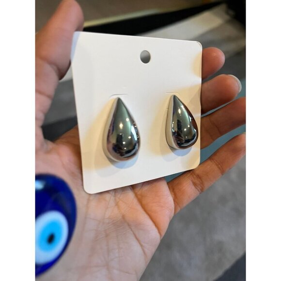 Big Silver stud earring statement bold large teardrop chunky metal shiny earring - Picture 8 of 8